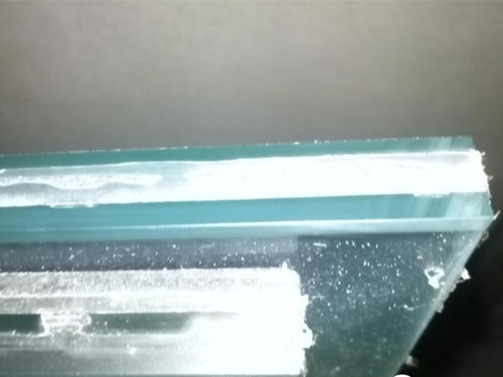 夾膠玻璃規(guī)格有哪些？下面介紹夾膠玻璃的清潔與保養(yǎng)(圖1)