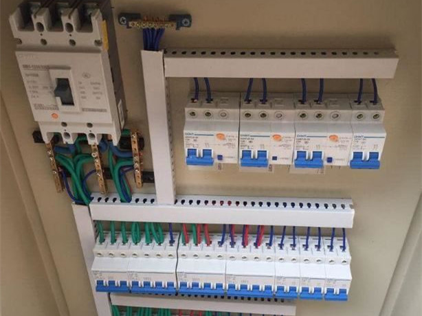 配電柜安裝規(guī)范是什么？配電柜清潔與保養(yǎng)一起了解(圖2)